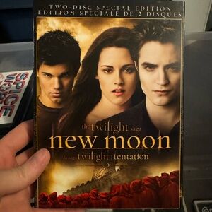 Twilight Saga: New Moon Two-Disc Special Edition DVD